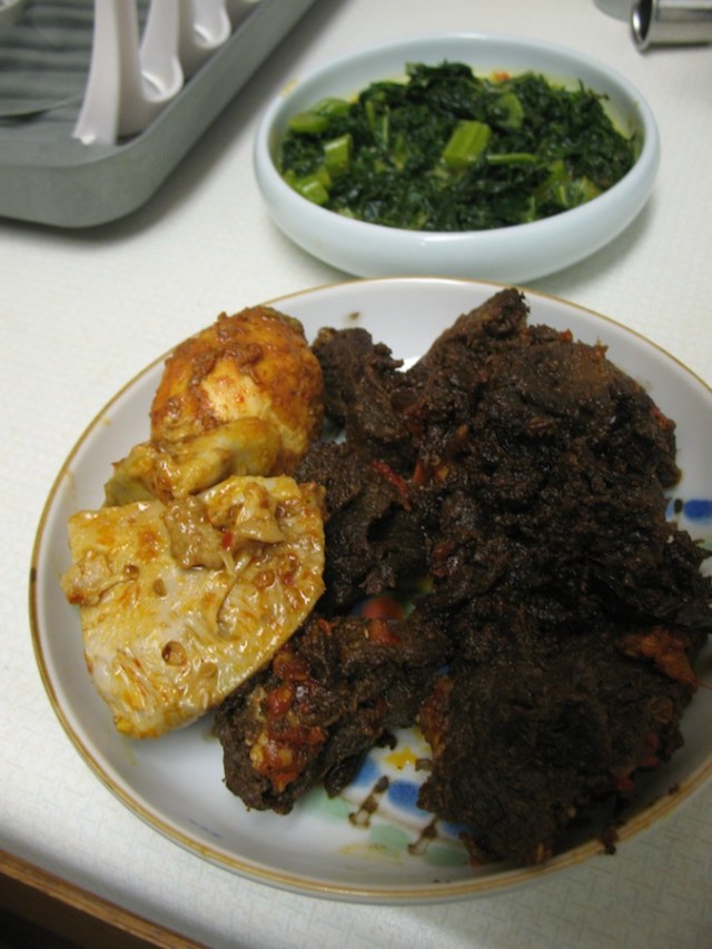 In the foreground, a dry stewed beef, incredibly rich and salty. Almost like beef rendang that has been boiled dry. On the left of this plate is a jackfruit curry.